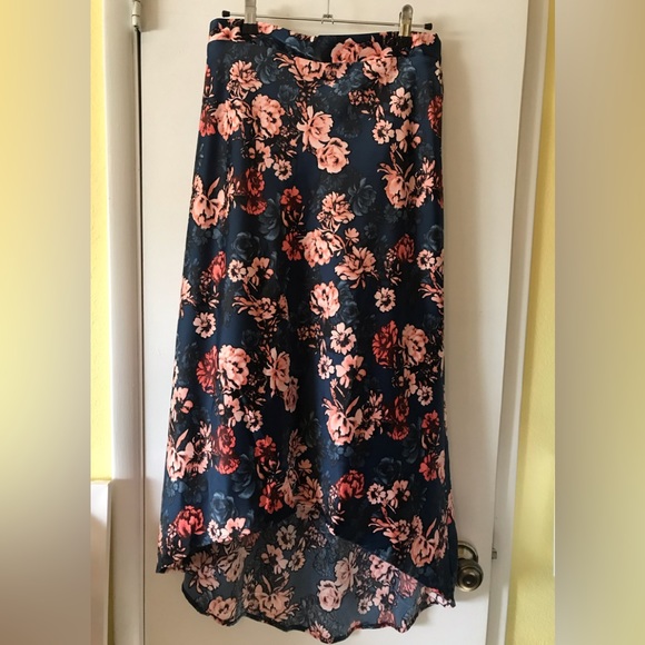 Floral skirt -Gibson New with Tags - Picture 2 of 7